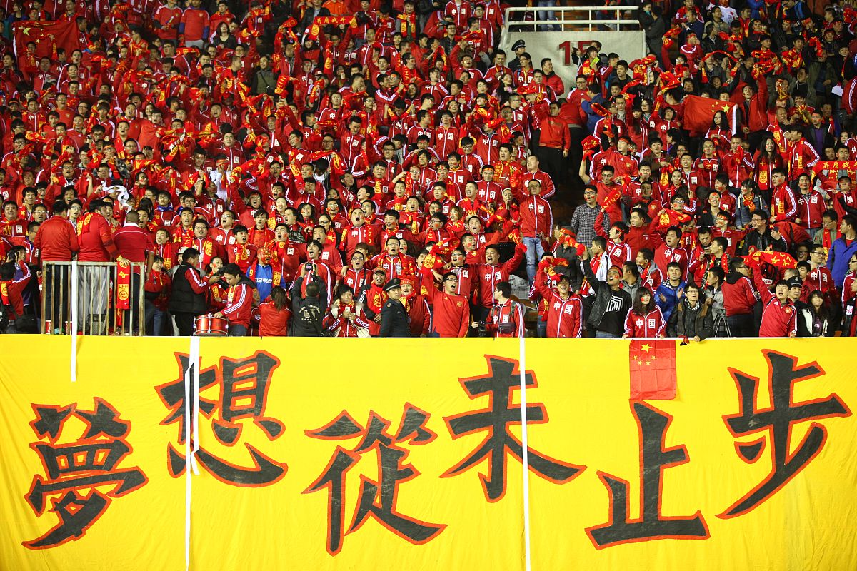 热血拼搏！球员勇往直前争夺胜利的简单介绍
