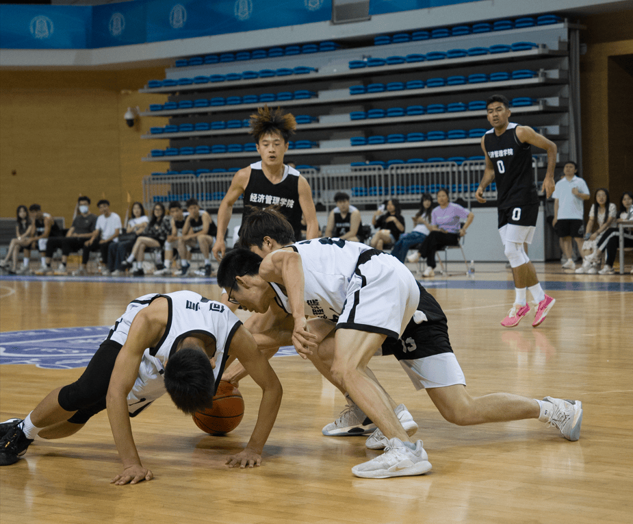 aoa体育官网-包含篮球赛场上的感人瞬间，情感有温度的词条